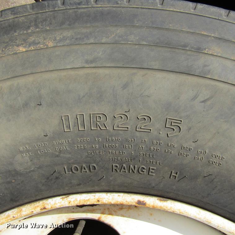 image for item DC0048 1998 International 4900 service truck with crane