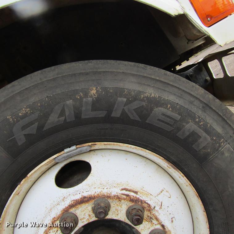 image for item DC0048 1998 International 4900 service truck with crane