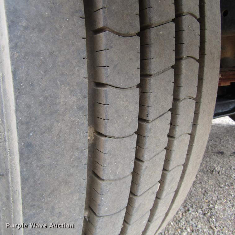 image for item DC0048 1998 International 4900 service truck with crane