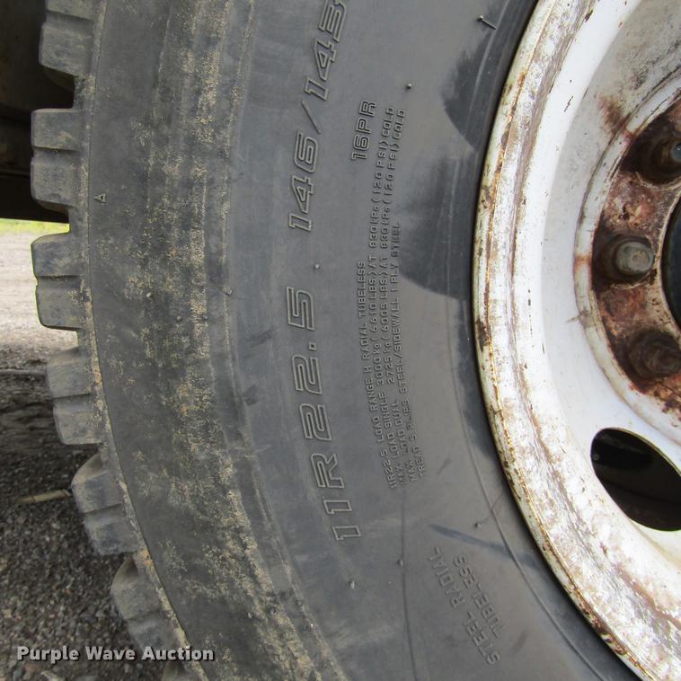 image for item DC0048 1998 International 4900 service truck with crane