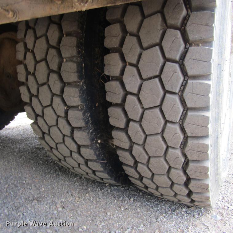 image for item DC0048 1998 International 4900 service truck with crane