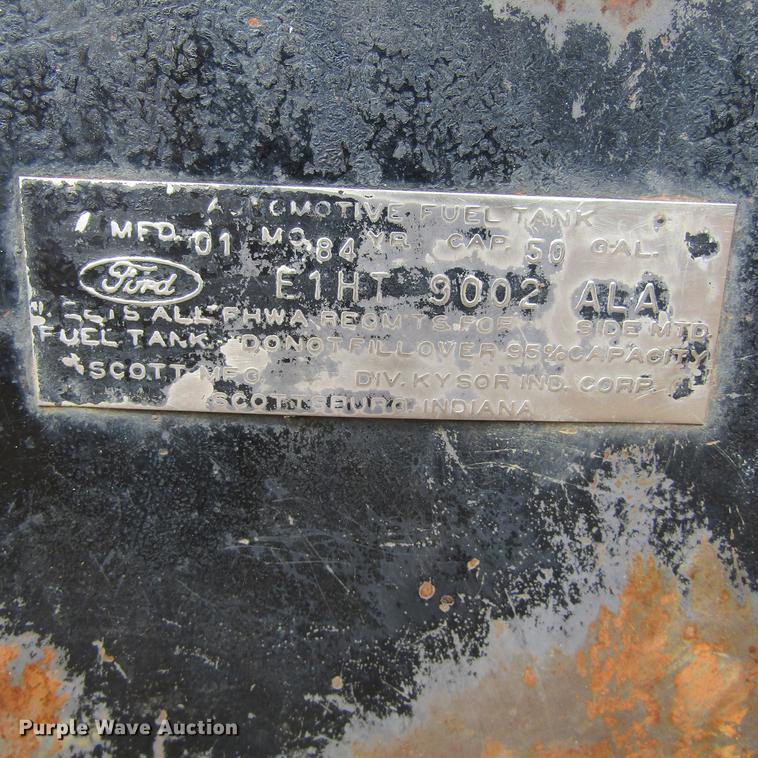 image for item DC0048 1998 International 4900 service truck with crane