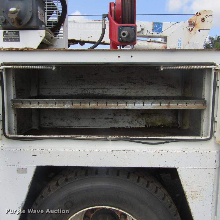 image for item DC0048 1998 International 4900 service truck with crane