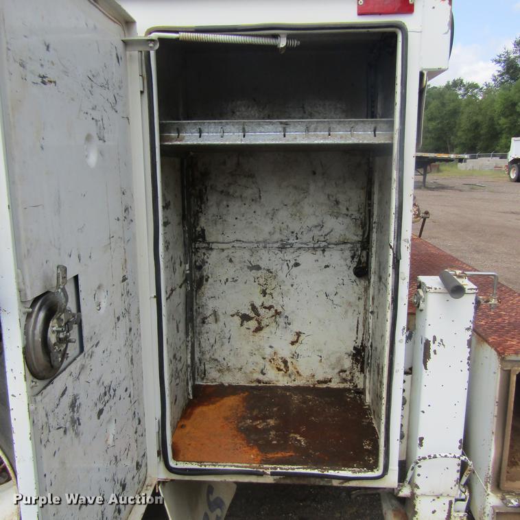 image for item DC0048 1998 International 4900 service truck with crane