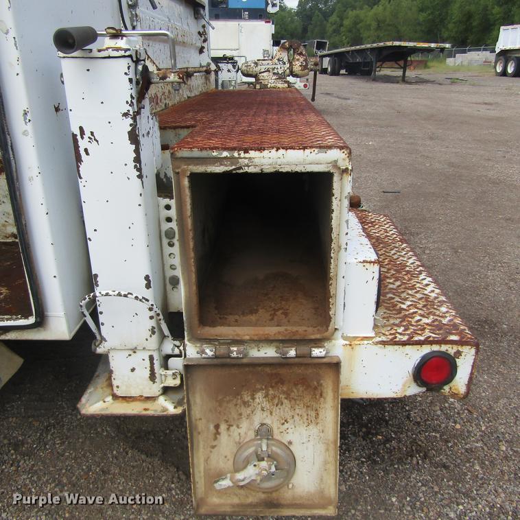 image for item DC0048 1998 International 4900 service truck with crane