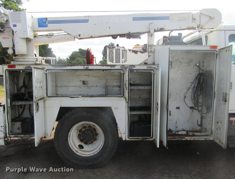 image for item DC0048 1998 International 4900 service truck with crane