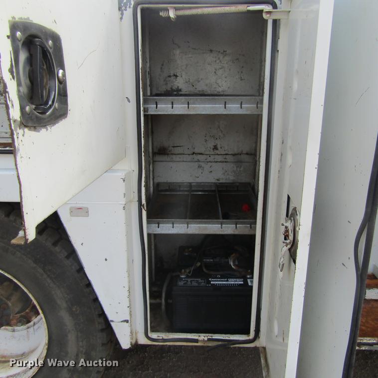 image for item DC0048 1998 International 4900 service truck with crane