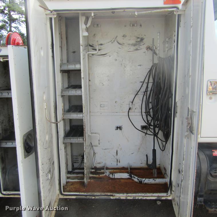 image for item DC0048 1998 International 4900 service truck with crane