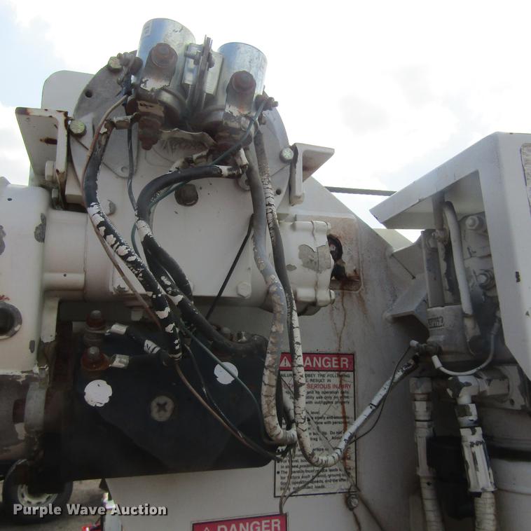 image for item DC0048 1998 International 4900 service truck with crane