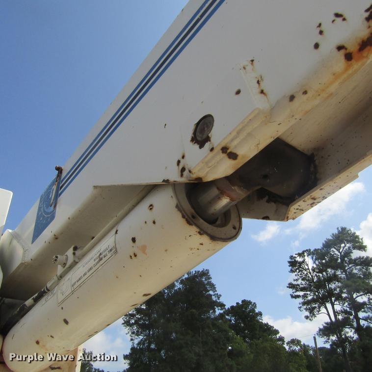 image for item DC0048 1998 International 4900 service truck with crane