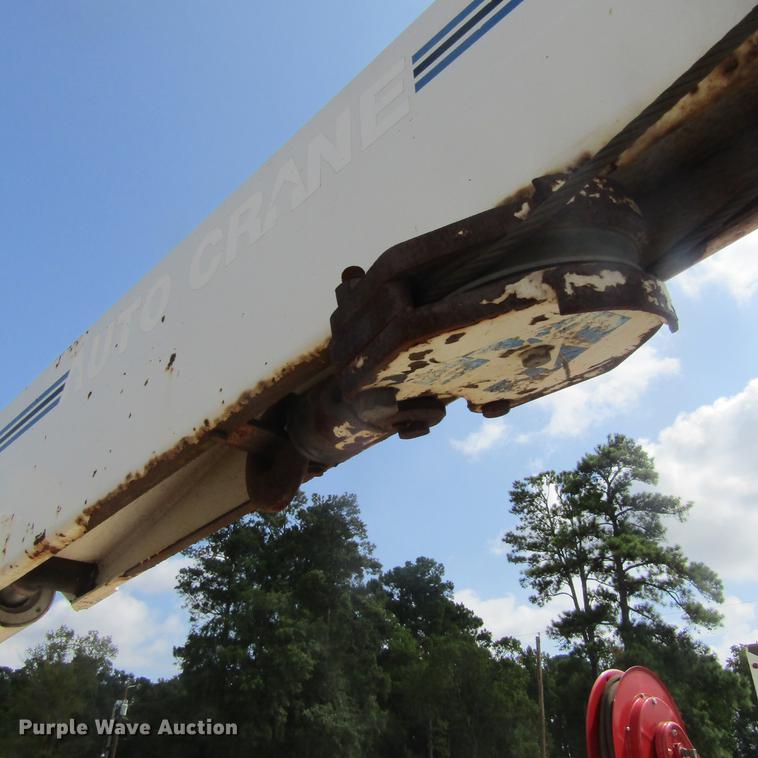 image for item DC0048 1998 International 4900 service truck with crane