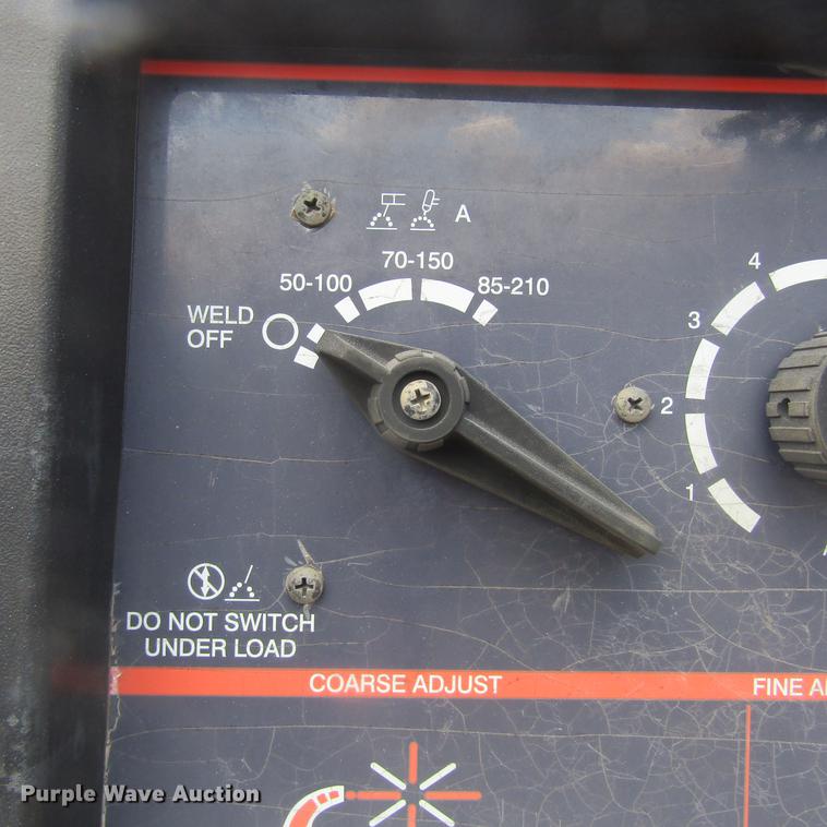 image for item DC0048 1998 International 4900 service truck with crane