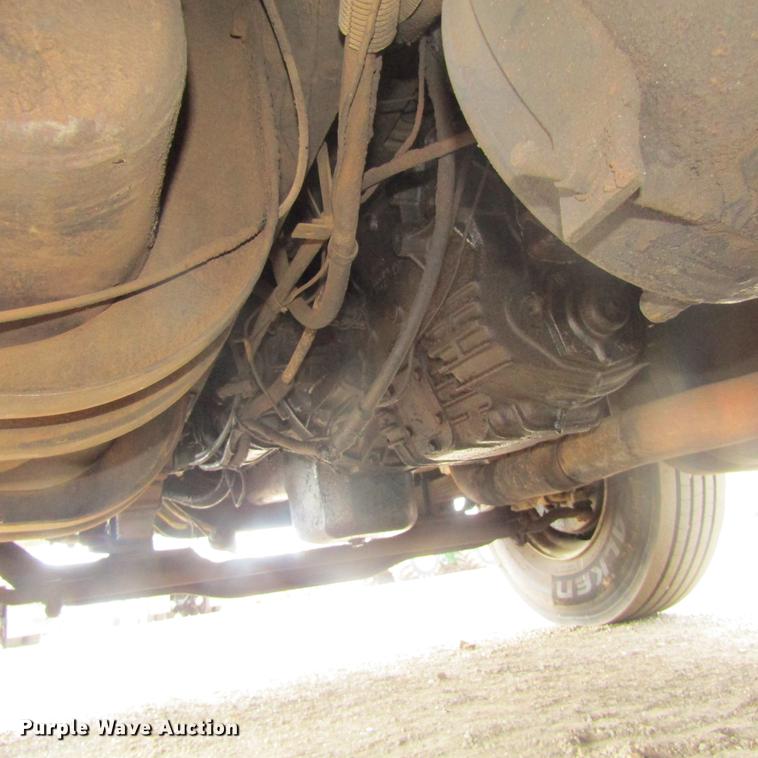 image for item DC0048 1998 International 4900 service truck with crane