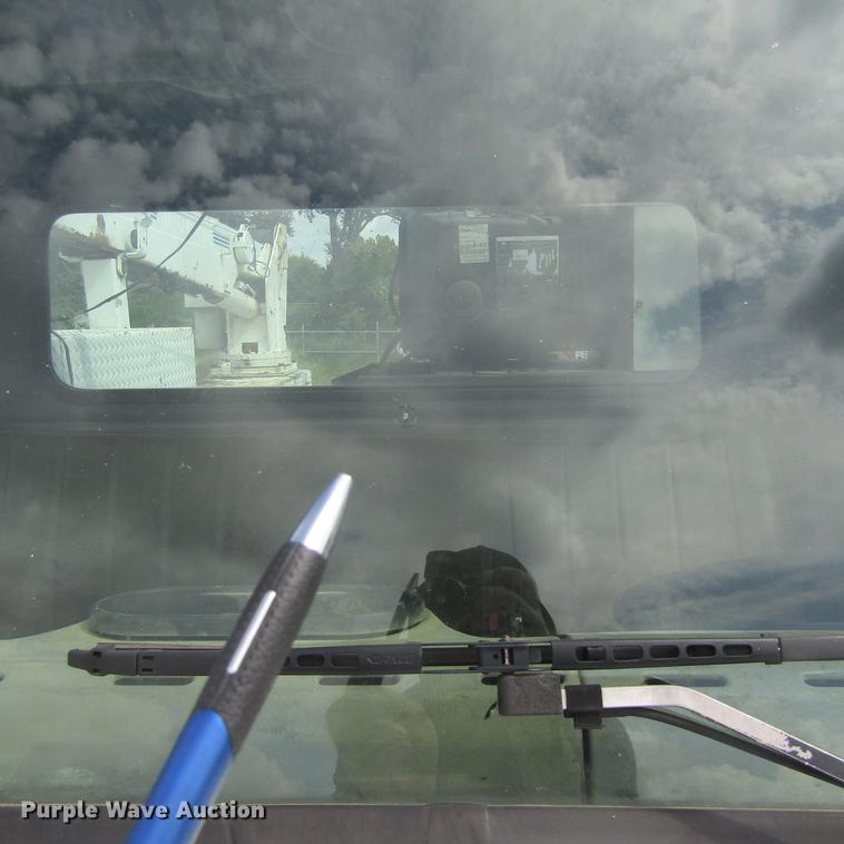 image for item DC0048 1998 International 4900 service truck with crane