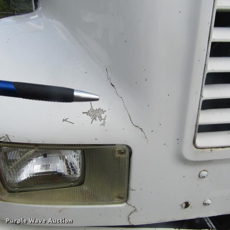 image for item DC0048 1998 International 4900 service truck with crane