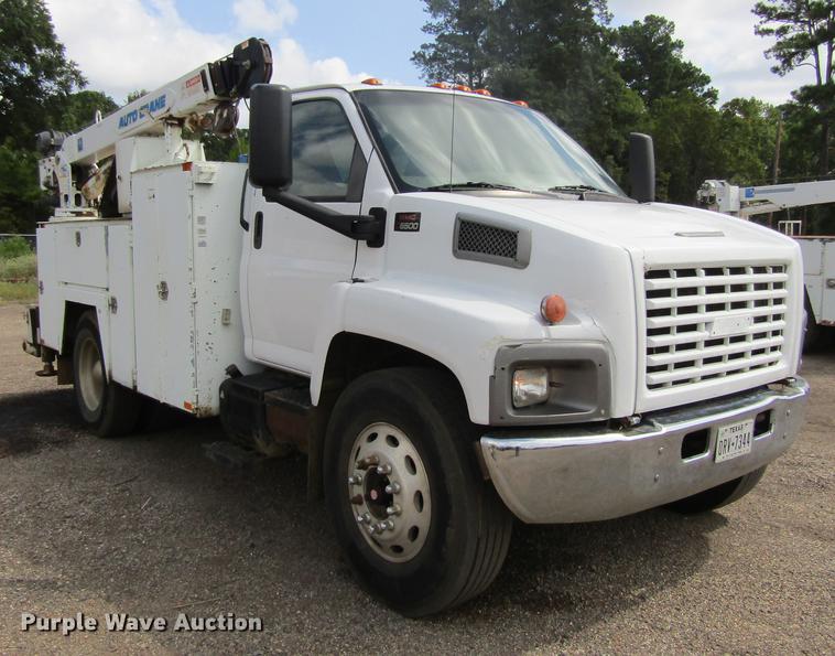 image for item DC0049 2007 GMC C6500 service truck with crane