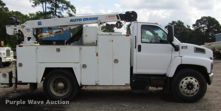 image for item DC0049 2007 GMC C6500 service truck with crane