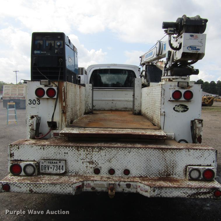image for item DC0049 2007 GMC C6500 service truck with crane