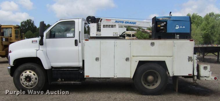 image for item DC0049 2007 GMC C6500 service truck with crane
