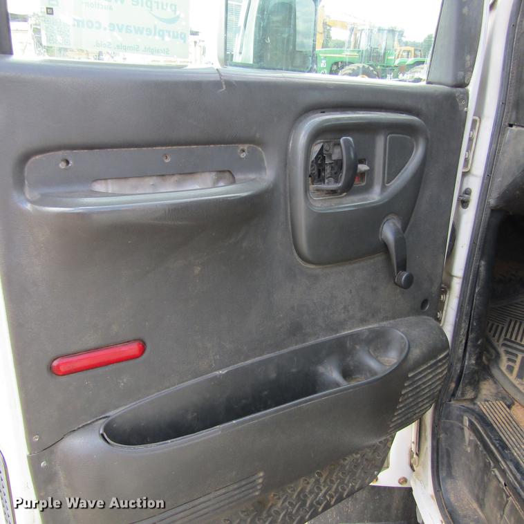 image for item DC0049 2007 GMC C6500 service truck with crane