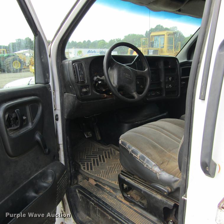 image for item DC0049 2007 GMC C6500 service truck with crane