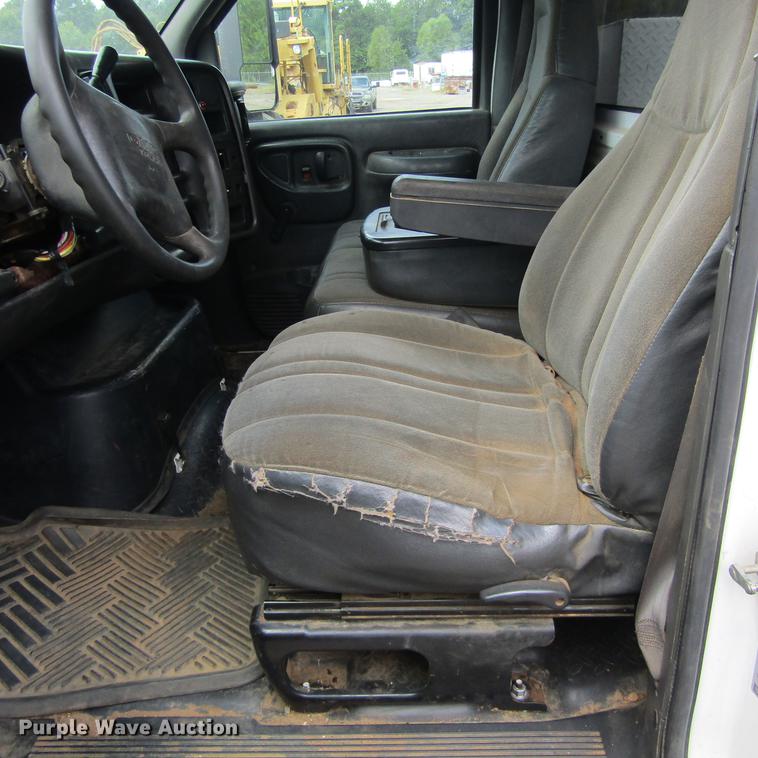 image for item DC0049 2007 GMC C6500 service truck with crane