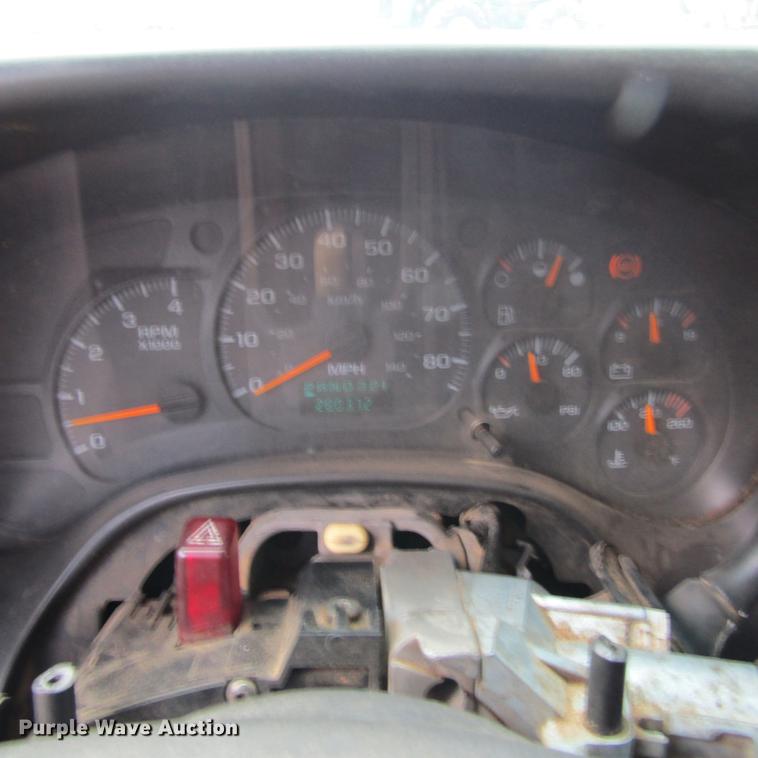 image for item DC0049 2007 GMC C6500 service truck with crane