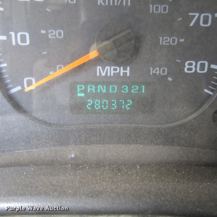 image for item DC0049 2007 GMC C6500 service truck with crane