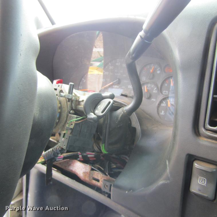 image for item DC0049 2007 GMC C6500 service truck with crane