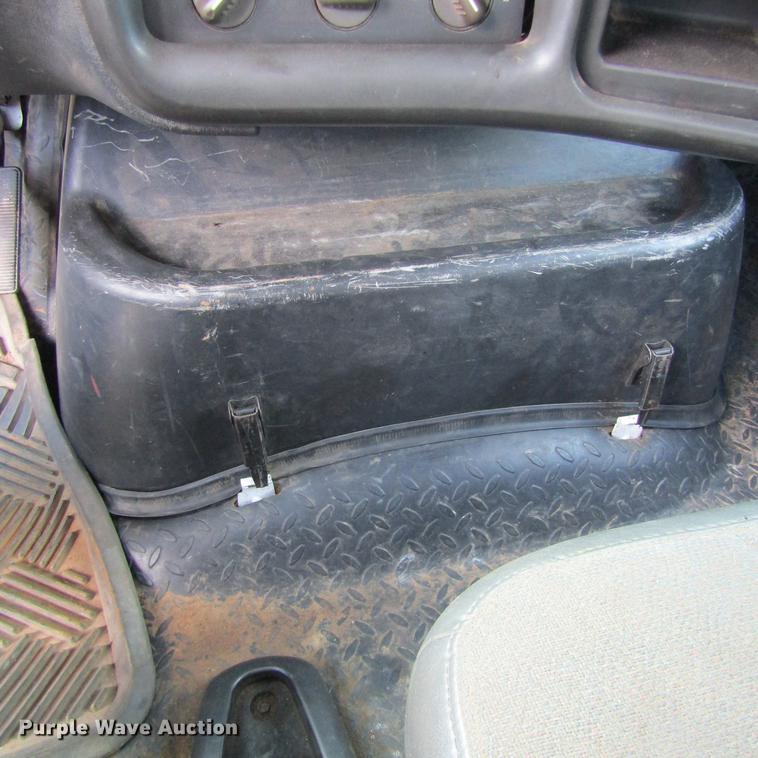 image for item DC0049 2007 GMC C6500 service truck with crane