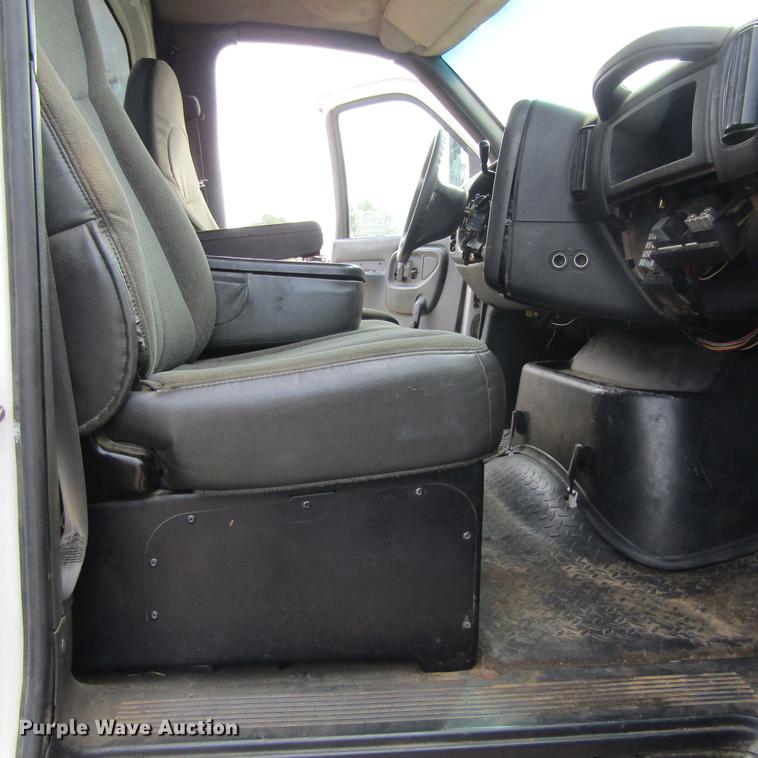 image for item DC0049 2007 GMC C6500 service truck with crane