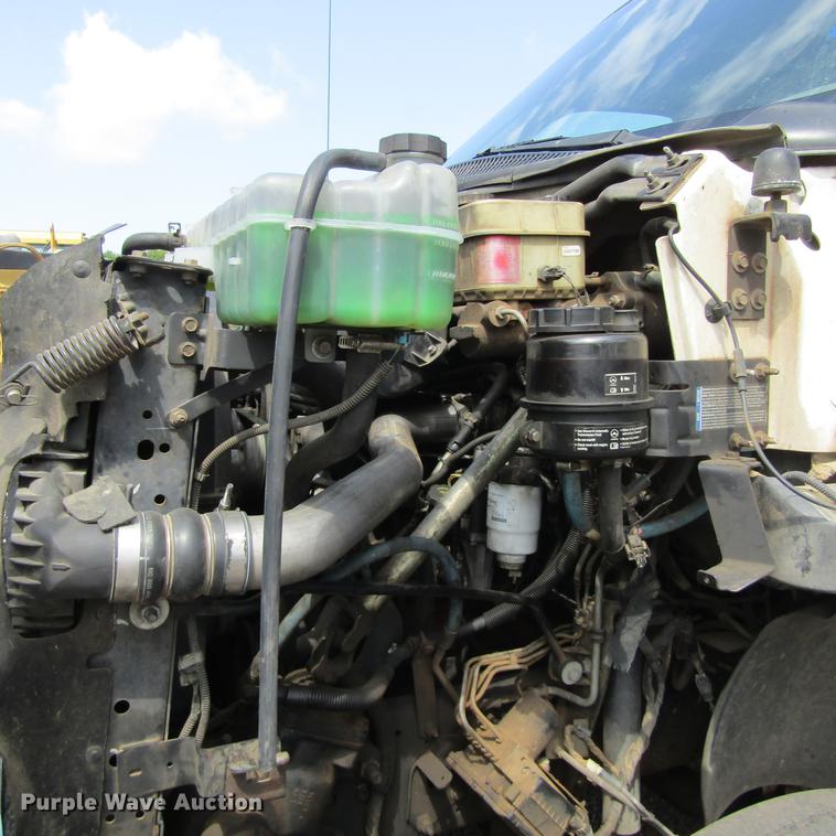 image for item DC0049 2007 GMC C6500 service truck with crane