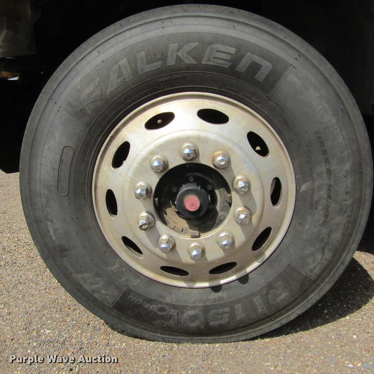 image for item DC0049 2007 GMC C6500 service truck with crane