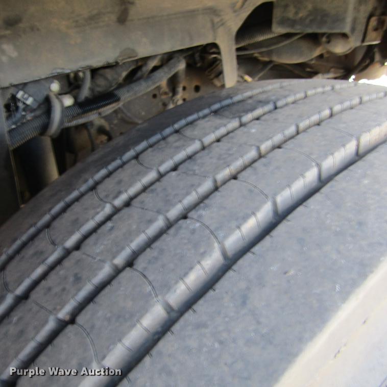 image for item DC0049 2007 GMC C6500 service truck with crane