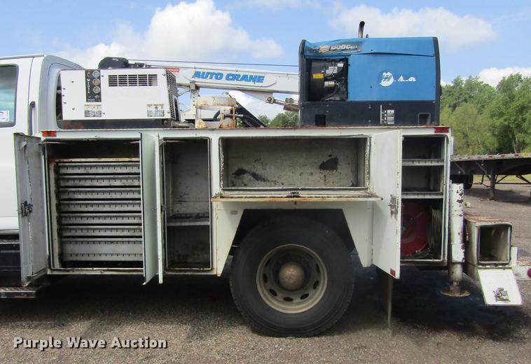 image for item DC0049 2007 GMC C6500 service truck with crane