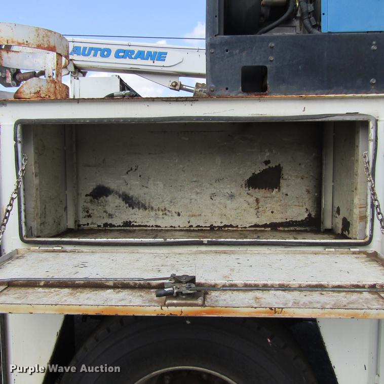 image for item DC0049 2007 GMC C6500 service truck with crane