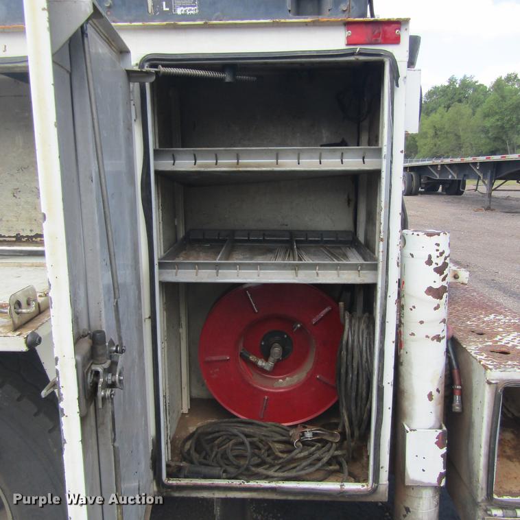 image for item DC0049 2007 GMC C6500 service truck with crane