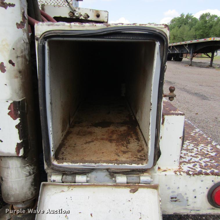 image for item DC0049 2007 GMC C6500 service truck with crane