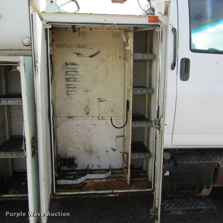 image for item DC0049 2007 GMC C6500 service truck with crane