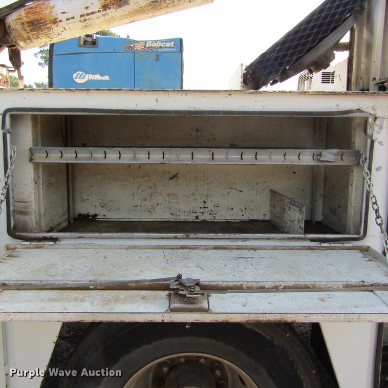 image for item DC0049 2007 GMC C6500 service truck with crane