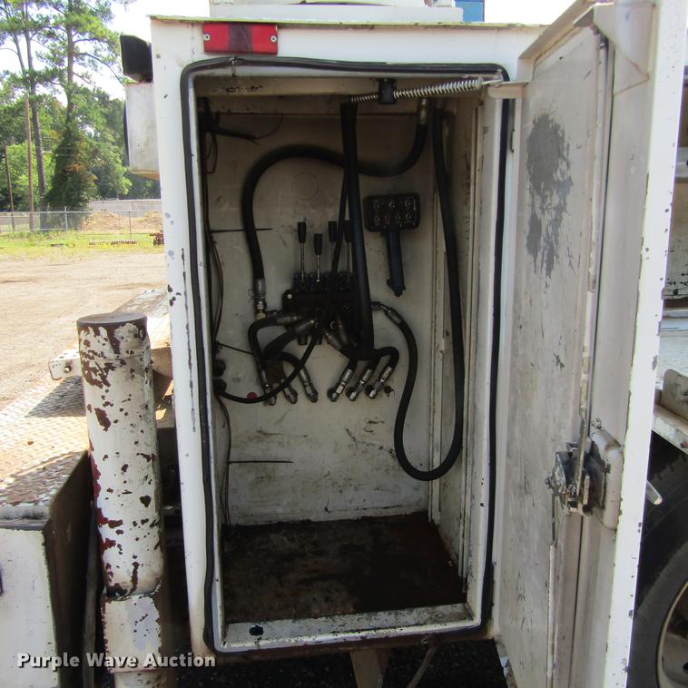 image for item DC0049 2007 GMC C6500 service truck with crane