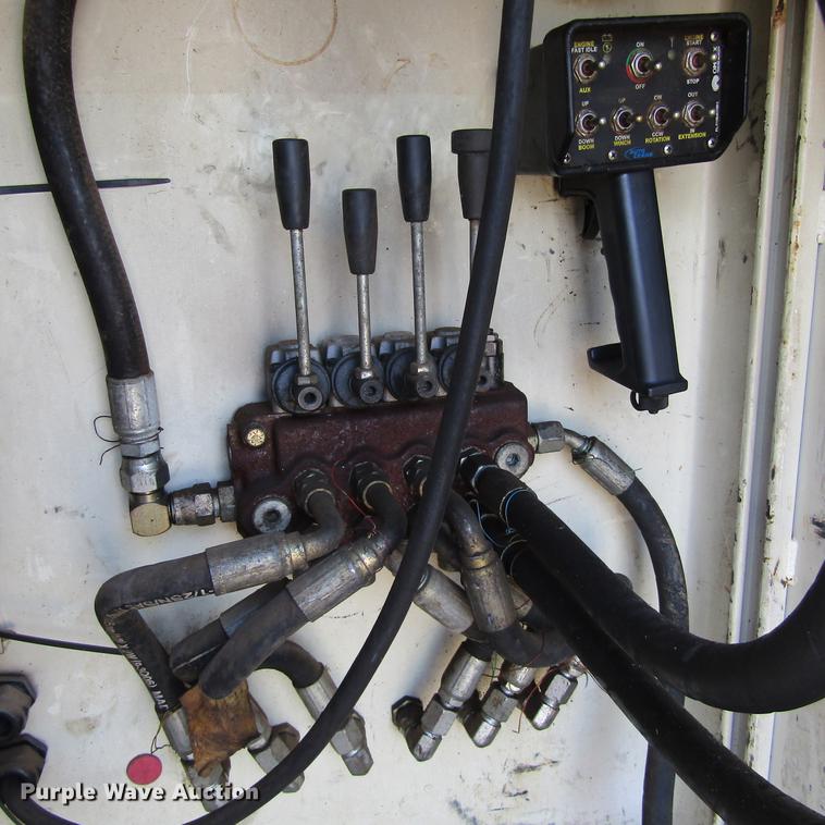 image for item DC0049 2007 GMC C6500 service truck with crane