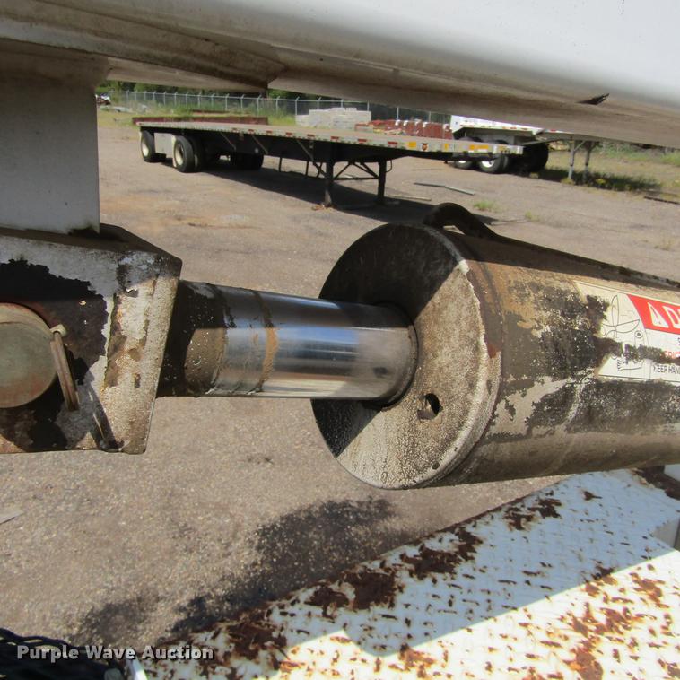 image for item DC0049 2007 GMC C6500 service truck with crane