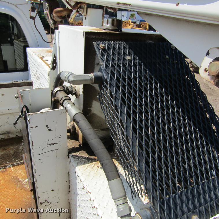 image for item DC0049 2007 GMC C6500 service truck with crane