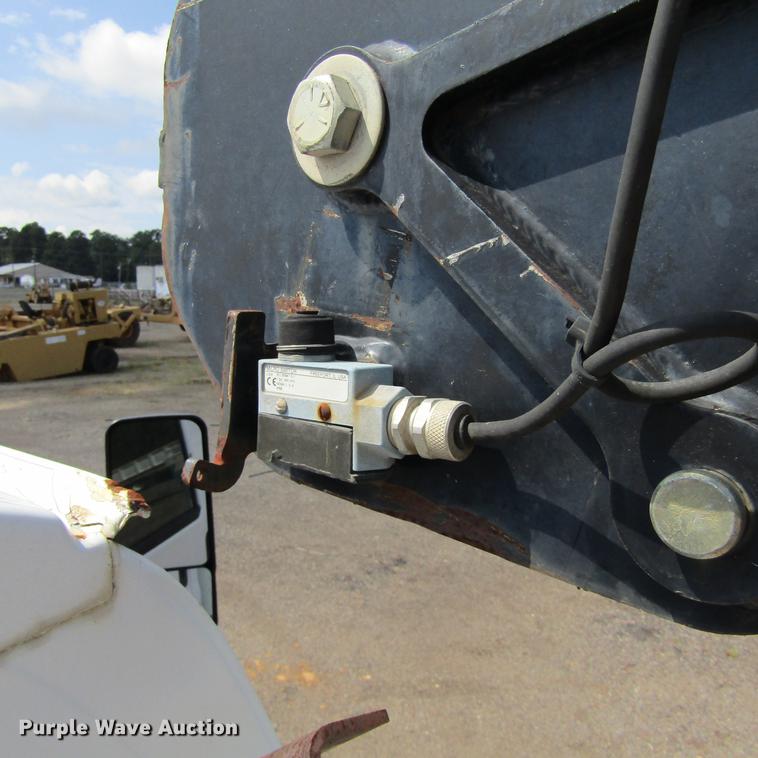 image for item DC0049 2007 GMC C6500 service truck with crane