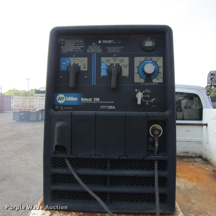 image for item DC0049 2007 GMC C6500 service truck with crane