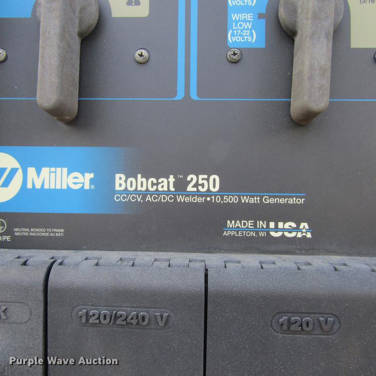 image for item DC0049 2007 GMC C6500 service truck with crane