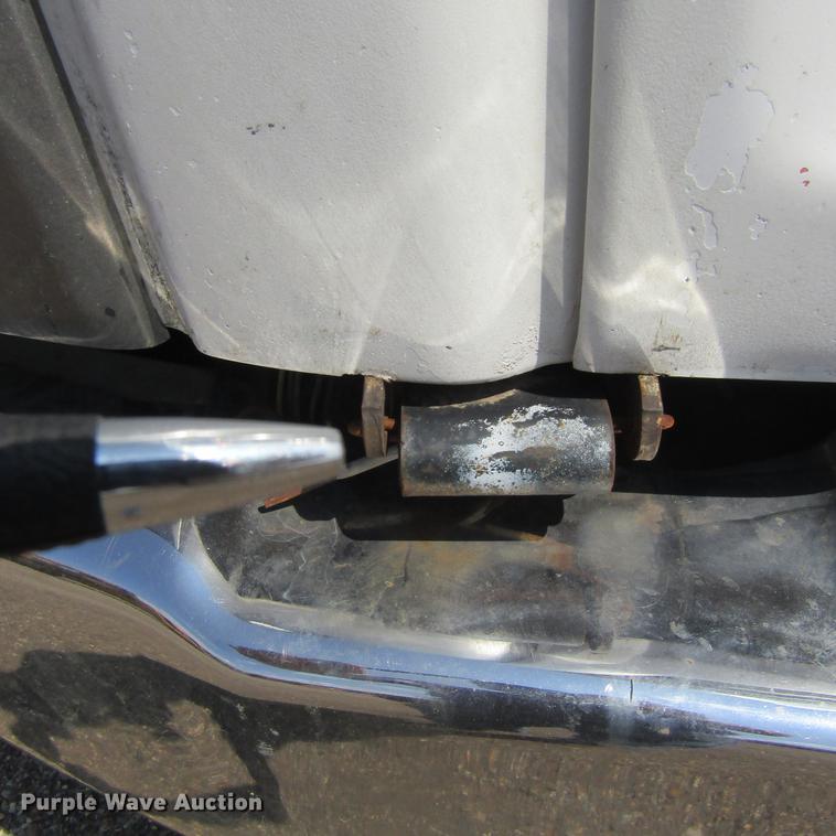 image for item DC0049 2007 GMC C6500 service truck with crane