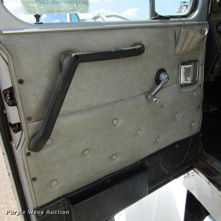 image for item DC0051 1994 Western Star 4964S dump truck