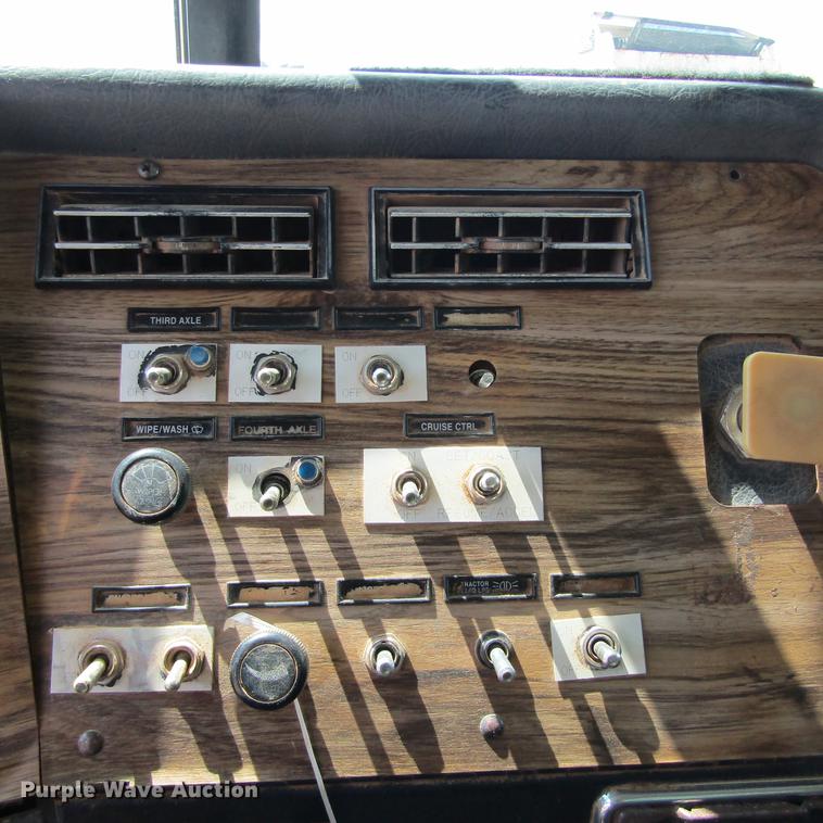 image for item DC0051 1994 Western Star 4964S dump truck